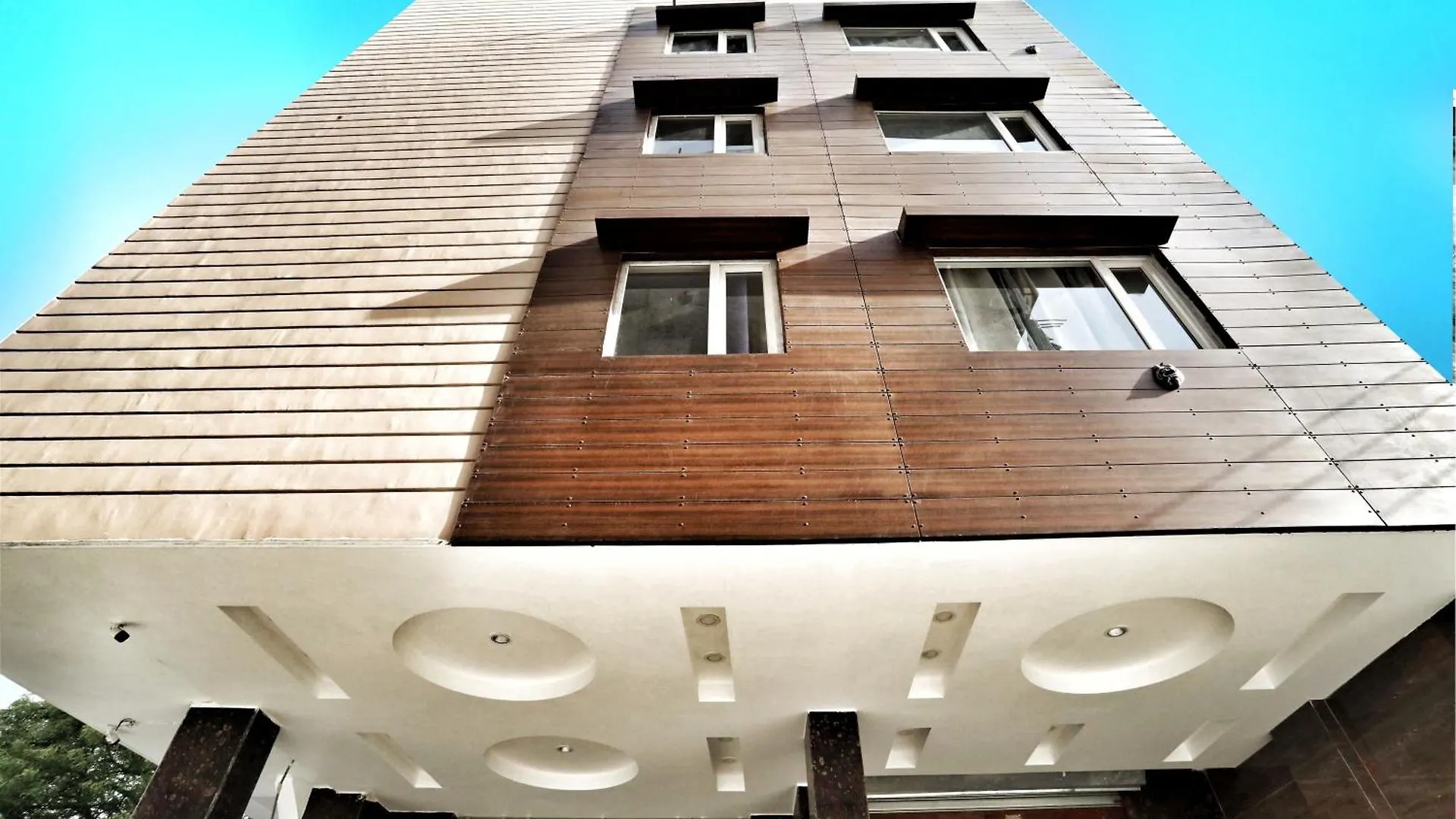 Guest house Airport Hotel Delhi Aerocity, 15 Mins Yashobhoomi New Delhi